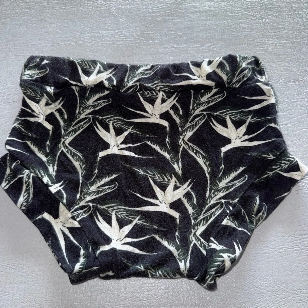 Black and White Leaf‎ Print Shorts